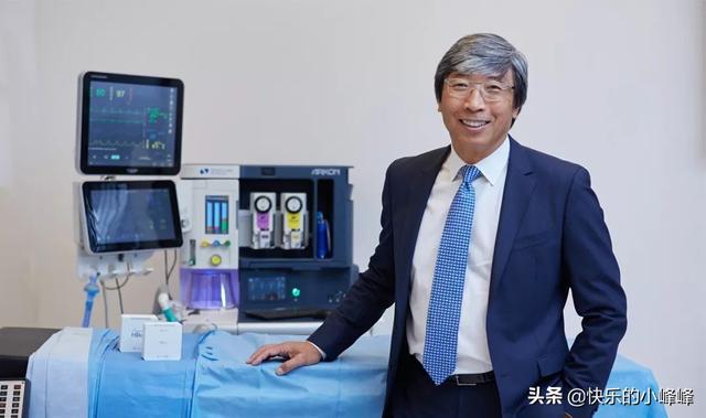 小峰峰图片:13年，买下约翰逊4.5%湖人股份的华裔富商是谁？有啥来历？