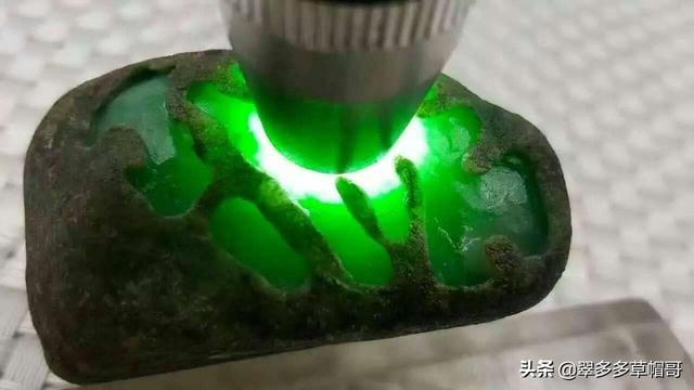 翡翠怎么选才是最好的,翡翠，什么种最好，最有收藏价值？