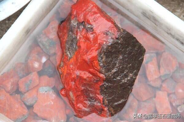 什么属相佩戴南红好,身体不怎么好的人戴蜜蜡好还是南红好？