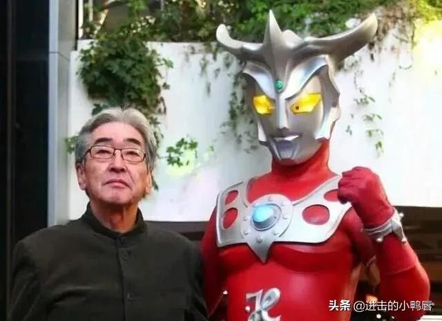 筱原凉子:奥特曼和人间体同框的话，哪一对的形象最贴切