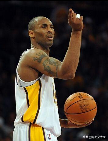 投篮手势，投篮的时候，手应该怎样摆，才让篮球容易投进？