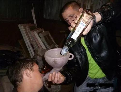 俄罗斯人嗜酒成性，为什么感觉有些人到中国来了却不胜酒力？插图149
