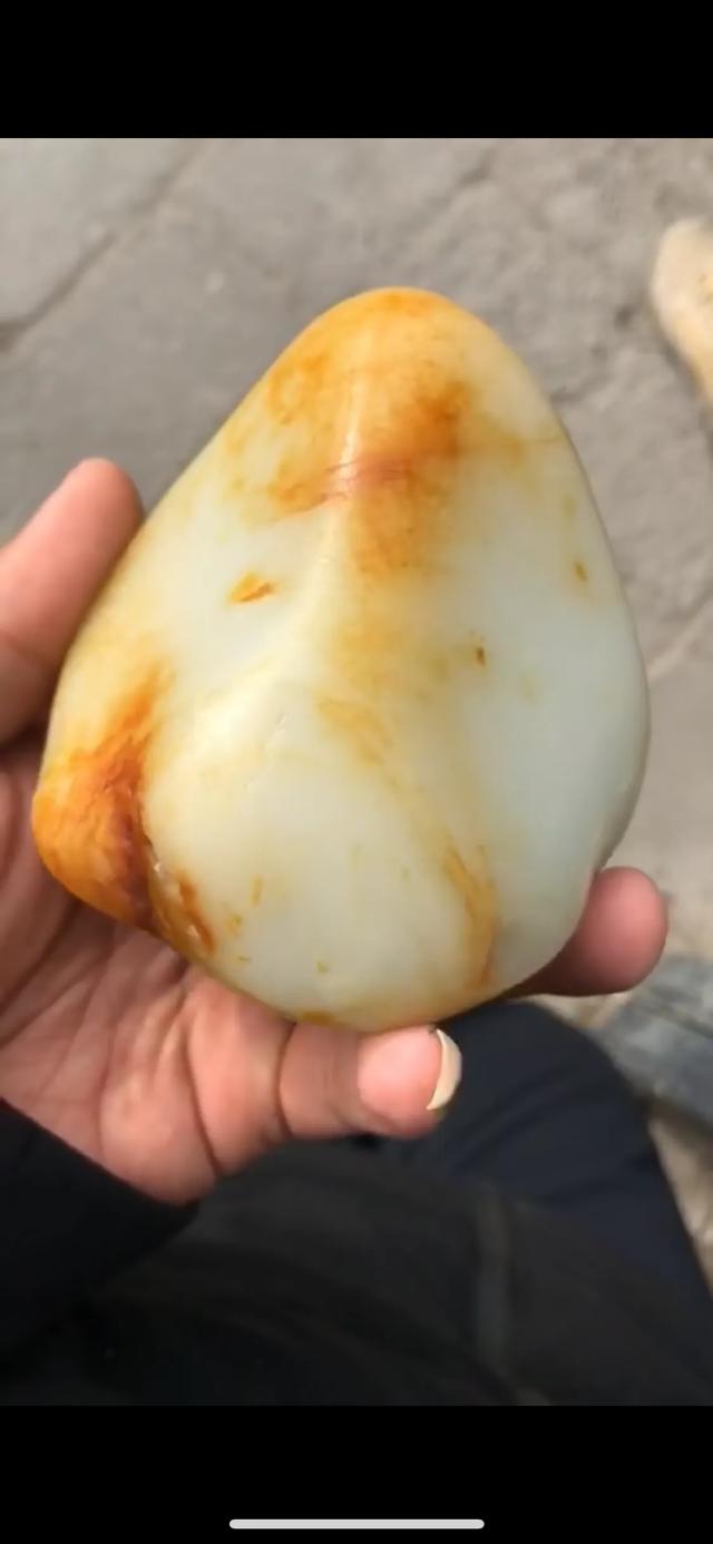 手镯 贵妃 正圈 圆条,雕一个玉镯需多少斤的料？注意什么？