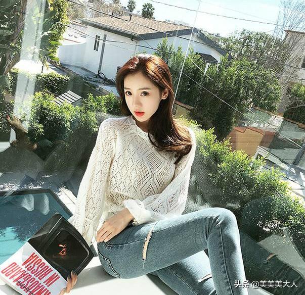 女士高腰卫生裤图片大全:紧身牛仔裤配什么颜色的上衣好看？