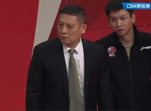 黄有龙个人资料:广厦留不住李春江，2支冠军球队抛出橄榄枝，李京龙是筹码吗