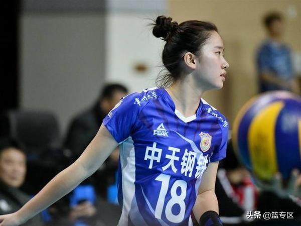 邹佳祺不仅是南京三中队长，她爷爷还是中国男排主帅，妈妈国字号球员，怎么看她的未来？