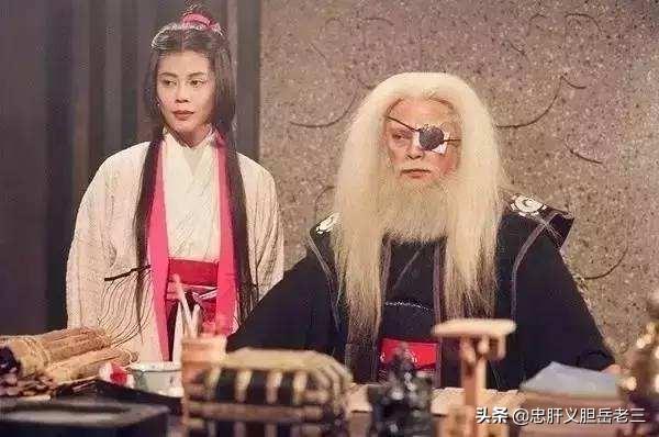 为什么日月神教的教主在教内深得人心,而五岳派掌门岳不群却不受门人拥戴？