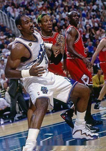 大虫罗德曼当年在公牛队场均只有5分，他为什么能和当年的乔丹皮蓬并称为三巨头？插图56