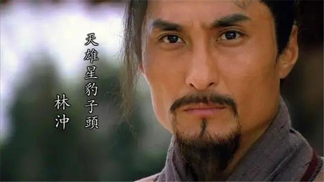 张怡美:关胜很晚才上梁山，为何能力压林冲，成为马军五虎将之首？