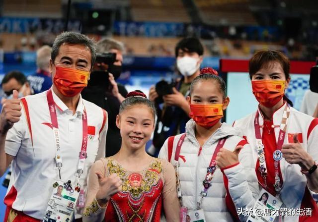 袋鼠摇手:一夜刷屏、14亿次曝光的#袋鼠摇手#，是如何做到的