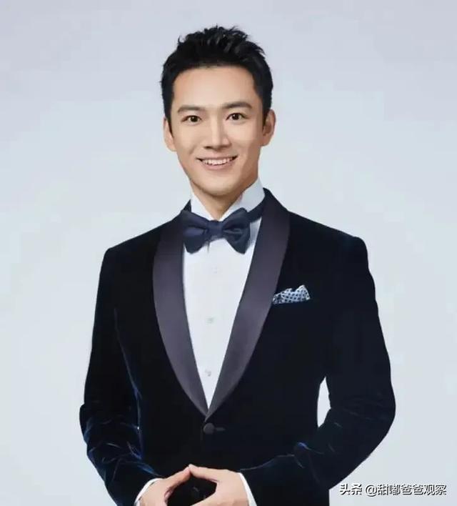 央视主持张蕾:央视春晚主持人都是谁？新主持太年轻了，为什么杨帆和张蕾不行？