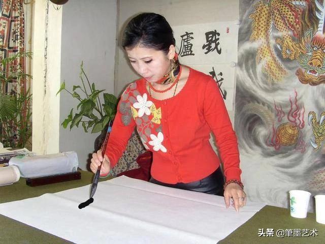 邓紫霄:“书法西施”邓凌鹰，为何把隶书写得那么漂亮