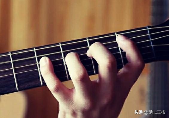头条问答 我找的一位吉他老师说 每天爬格子不如直接弹音阶 各位大佬怎么看 64个回答