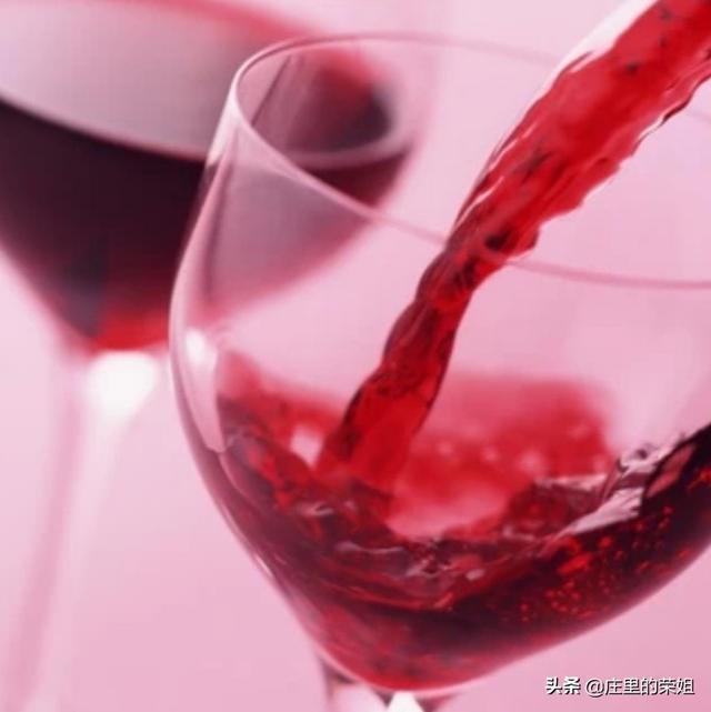 红酒要冰吗，你一般会选择什么时候喝葡萄酒更偏爱热酒还是凉酒呢