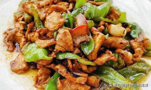 您好,请问正宗的湖南辣椒炒肉,炒辣椒时要不要先放油？