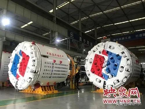 秦岭隧道:98公里秦岭隧洞怎样引水的？