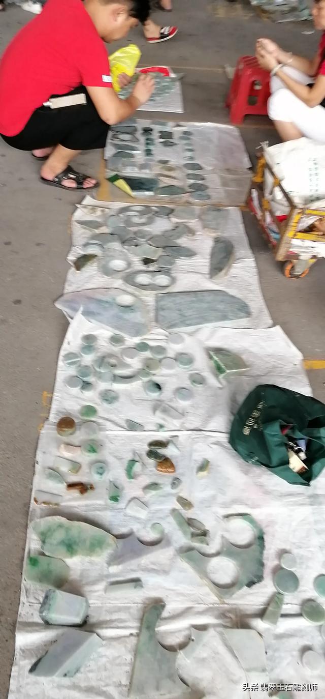 翡翠免费估价网站,翡翠手镯估价，拜托拜托？