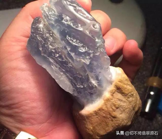 翡翠原石入门级知识大全,高手是怎样入手的翡翠原石呢？