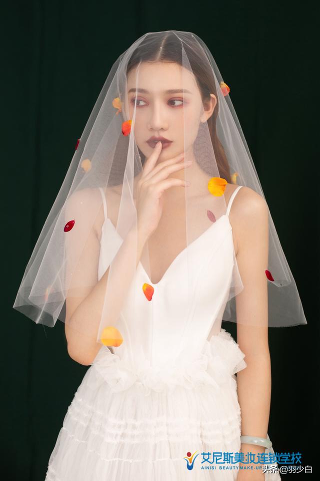 化妆培训学校哪里的规模大？