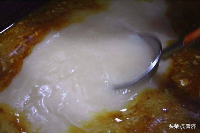 牛骨汤怎么做汤才浓，怎么做能不让牛骨汤发白？