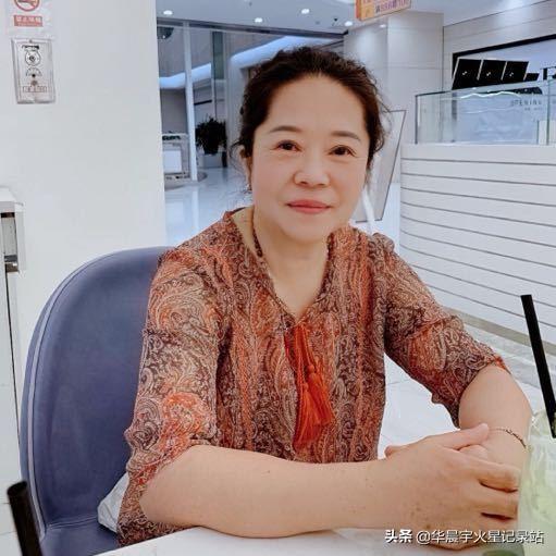 刘诗诗妈妈多大:哪些明星的父母，长得非常美丽，甚至比他们还更美艳的？