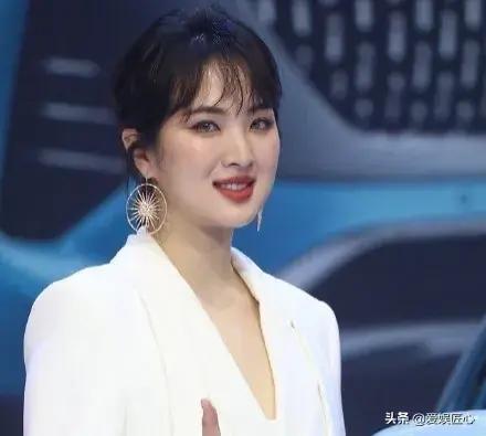 朴敏英承认整容:如何看待逼别人承认自己整容的行为