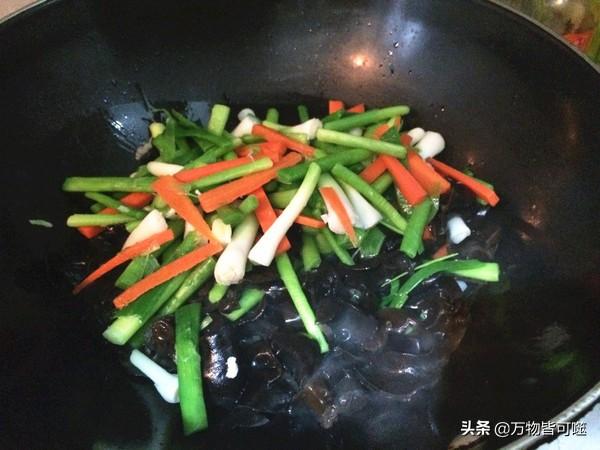 黑木耳怎么做又香又爽口，木耳可以做哪些汤汁浓厚下菜下饭的菜？