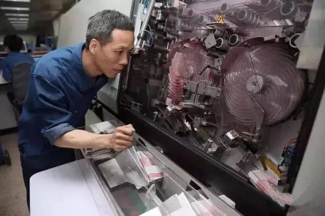 在印钞厂上班的都是什么人，自己带身上的钱会不会被误为偷的呢？插图141