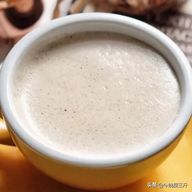 猫咪通草鲫鱼汤:哪些汤有利于产后坐月子，而且喝了可以补气血、下奶、减脂？
