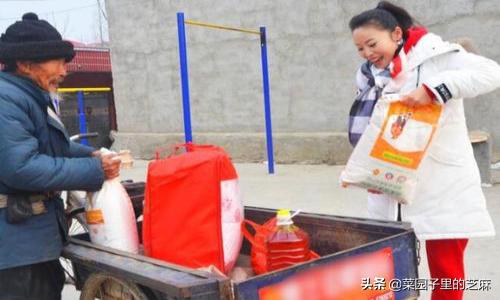 朱之文近况:有人说电视上看不见“草帽姐”了，她的近况怎么样