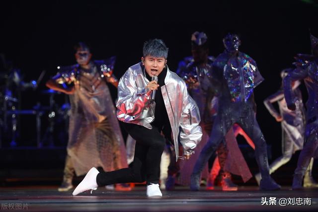 李佳薇个人资料:马龙、许昕等是应该继续扛旗还是应该激流勇退让位于新人