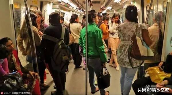 大学设狗屋助学生减压:你怎么看待大学生在宿舍养宠物的现象？
