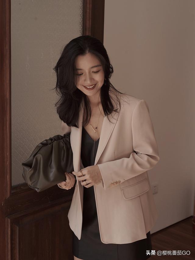 30岁的女人怎么搭配衣服好看？插图23