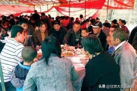 20年前农村很流行串门，为何如今串门的越来越少了