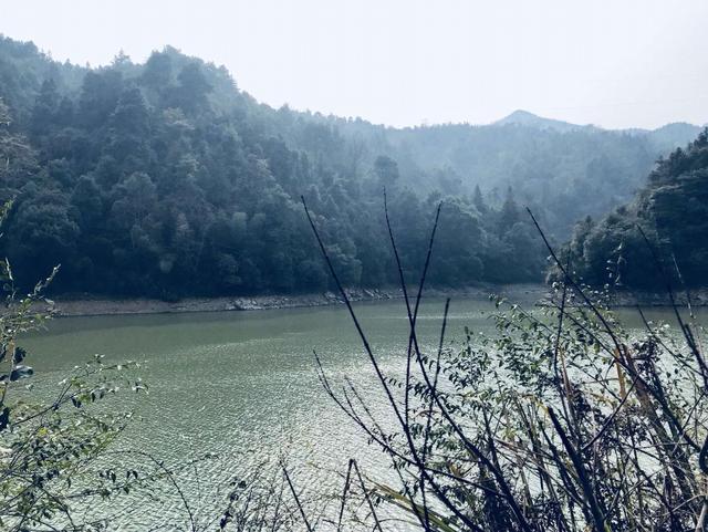 江西历史文化:江西的地理环境、历史文化、风土人情方面有什么特色？