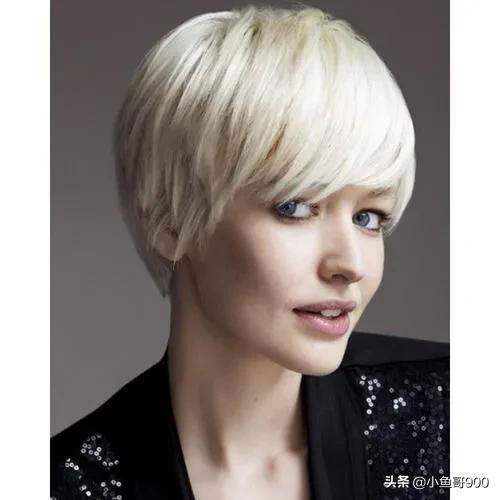 五十多岁,女,花白头发,不想染发,还想剪个合适的发型,给个建议呗?