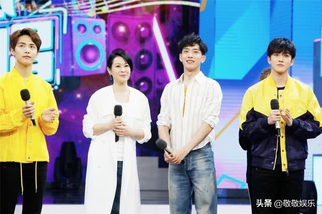 钟小江:男朋友可以查女朋友的手机吗为什么