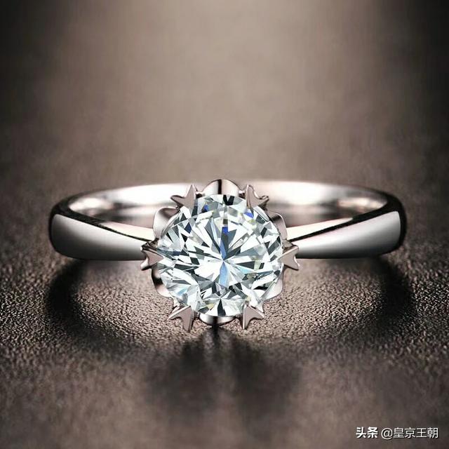 西安钻石小鸟旗舰店:如何买到性价比更高的钻戒？购买钻戒都有哪些渠道可以选择？