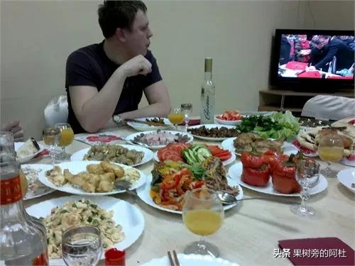 俄罗斯人心中的最大美味是啥，俄罗斯老百姓眼中的中国人是什么样的