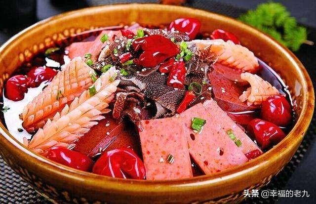 藏獒成火锅食材视频:正宗的毛血旺的食材除了鸭血和毛肚还有什么？