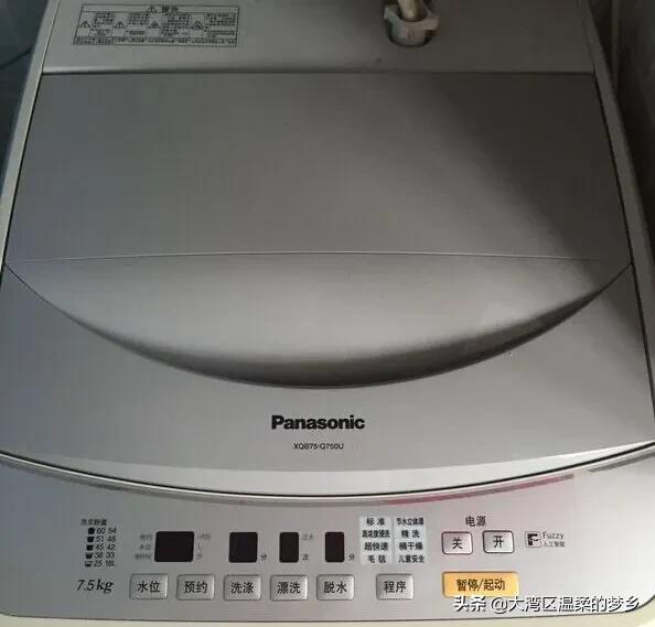 怎么清洗美的滚筒洗衣机里的污垢，美的滚筒洗衣机怎么清理污垢