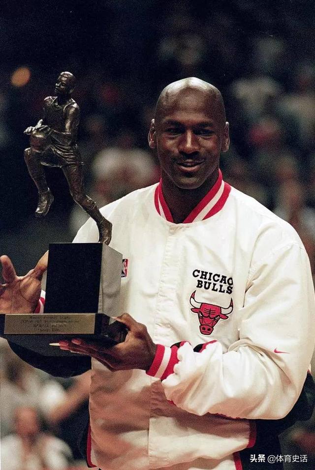 为什么张伯伦的各项得分数据如此惊人，在篮球界中的地位却不及乔丹，同位置相比也不如贾巴尔呢？插图19