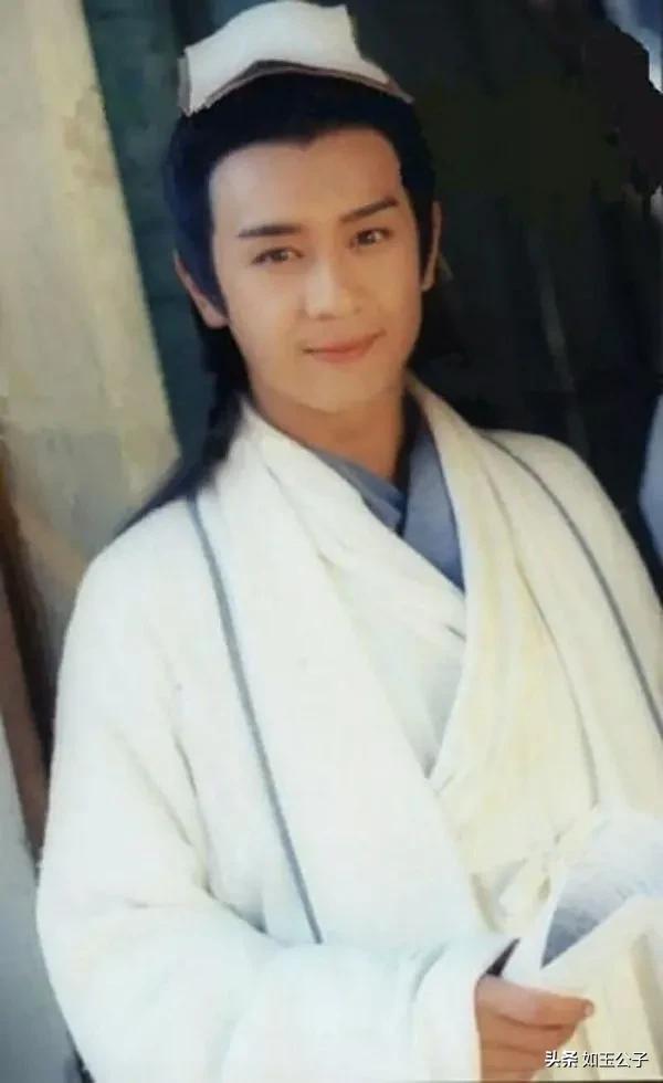 萧峰开始对段誉不是很了解就和他结拜，慕容复在前期萧峰是对他很认可的却没结拜！为何？插图1