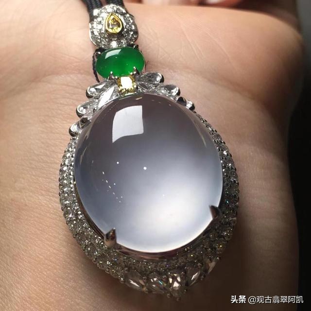 翡翠果冻底是哪个级别,老的翡翠内部结构应如何区分？