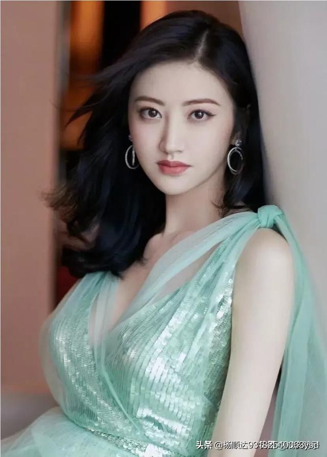 为什么有人说“一树梨花压海棠”是一句很有意境的诗？