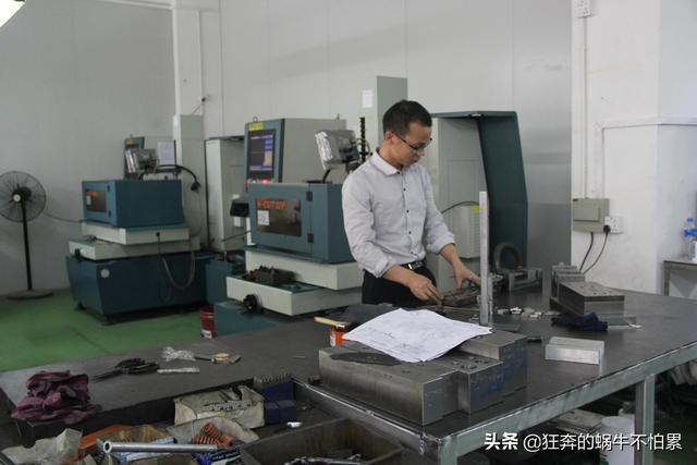 月入九万的狗模模:工厂七八千的工资，却招不到人，原因究竟是怎样的呢？ 男装犬模月入9万