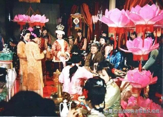 《红楼梦》中,贾府主要收入有哪些？田庄收入占比份额有多少？