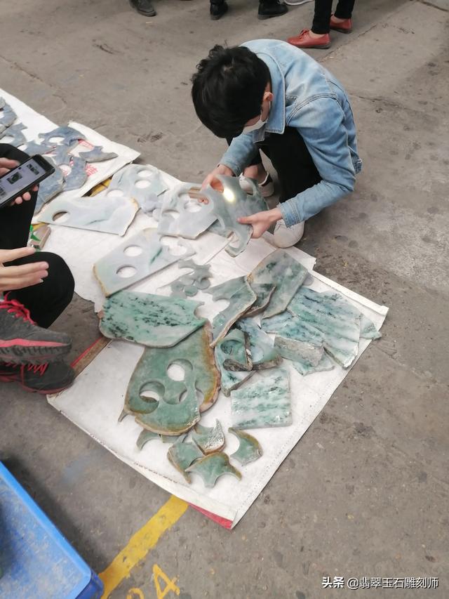 和田玉手镯70000元图片,在网上买了个六七百的手镯怎么觉得有点假？