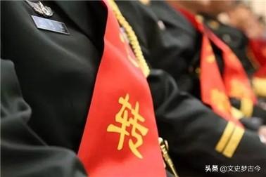 士兵突击许三多:士兵突击里面的许三多如果不退伍，最高能升到什么级别？