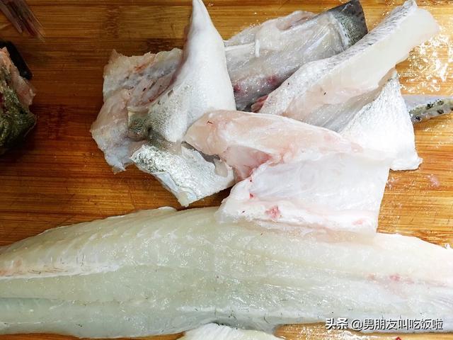 小鱼吃吃吃:水煮鱼怎么做，鱼才不会糊？